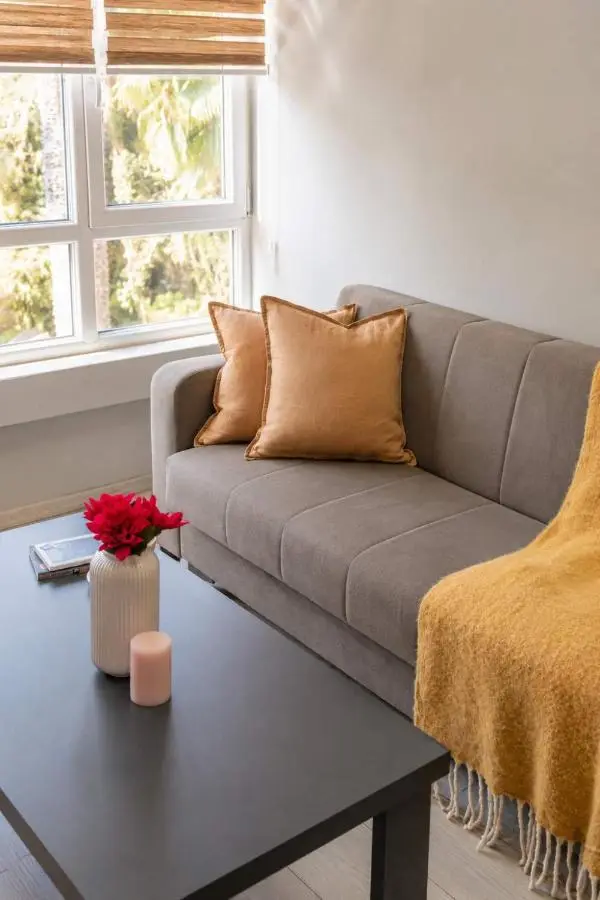 Hadrian Modern Amber Apartment in Prime Old Town Location
