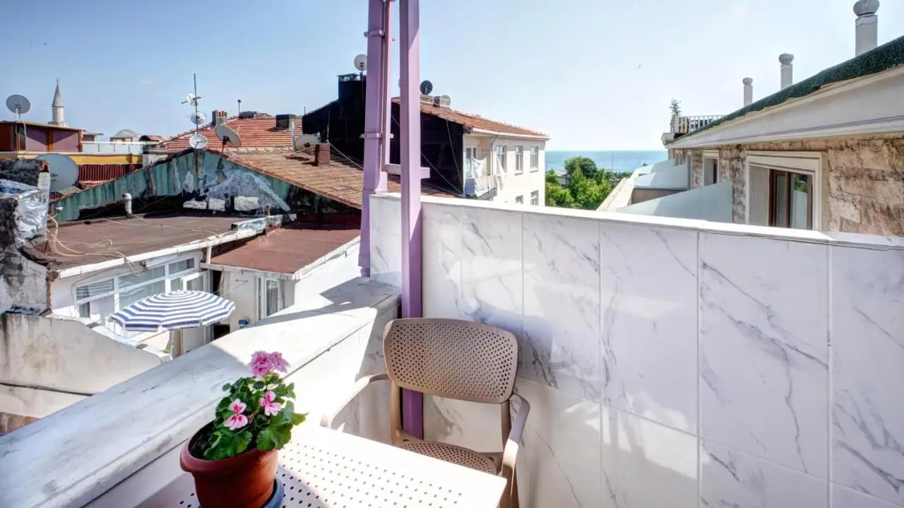 SEVEN ROSES APART HOTEL