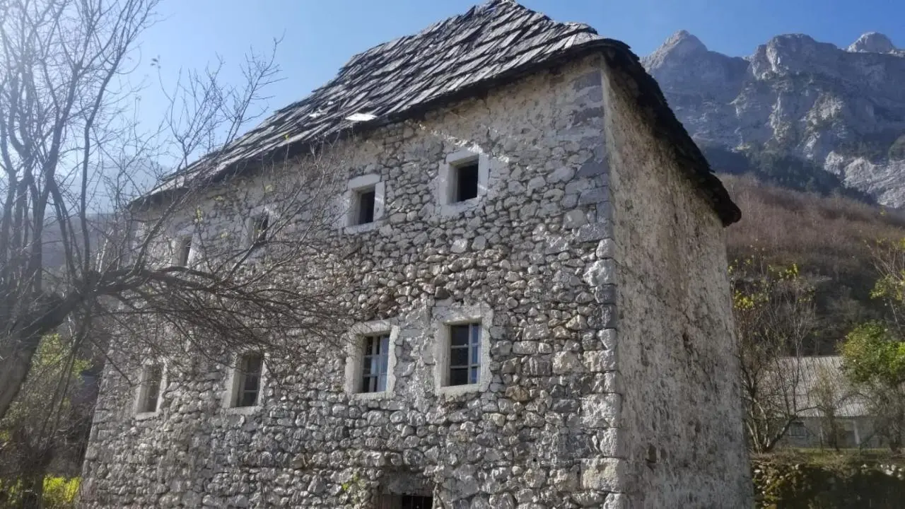 Villa KRONI