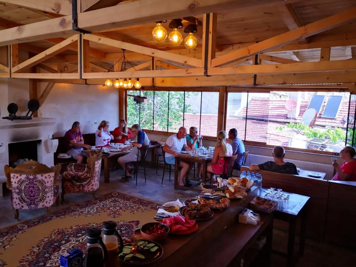 Larissa Cave Hotel
