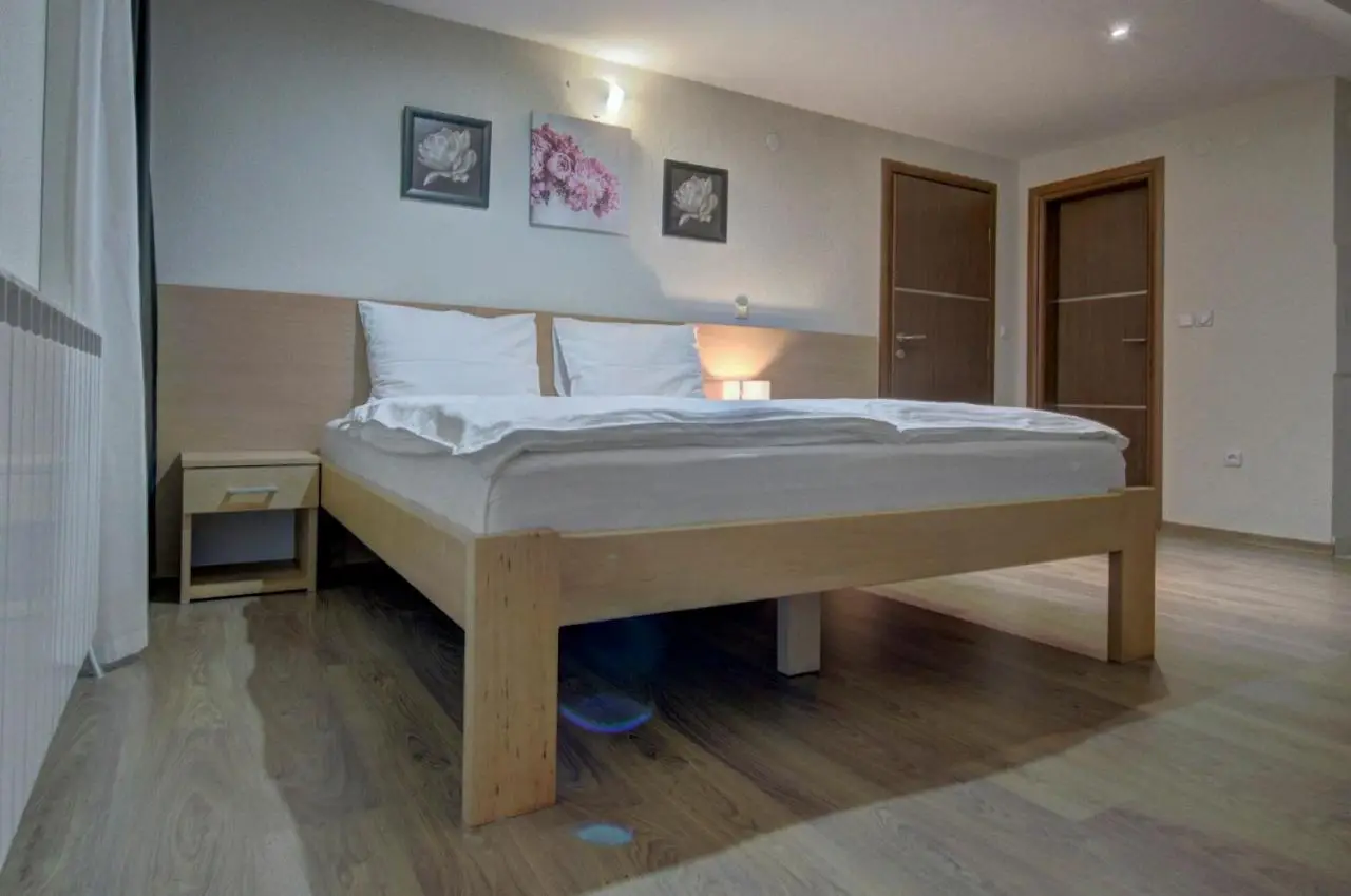 Tihe Noci Motel