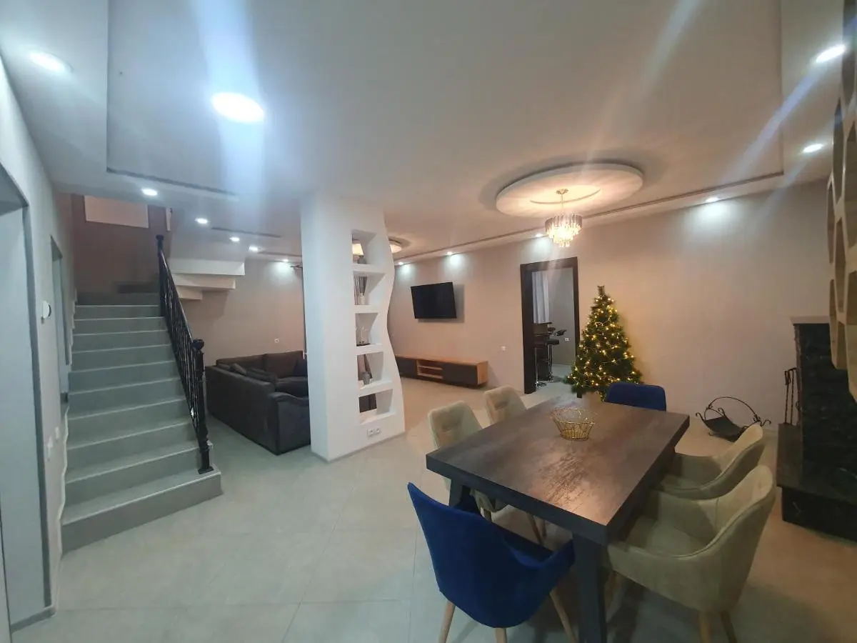 Gesh House