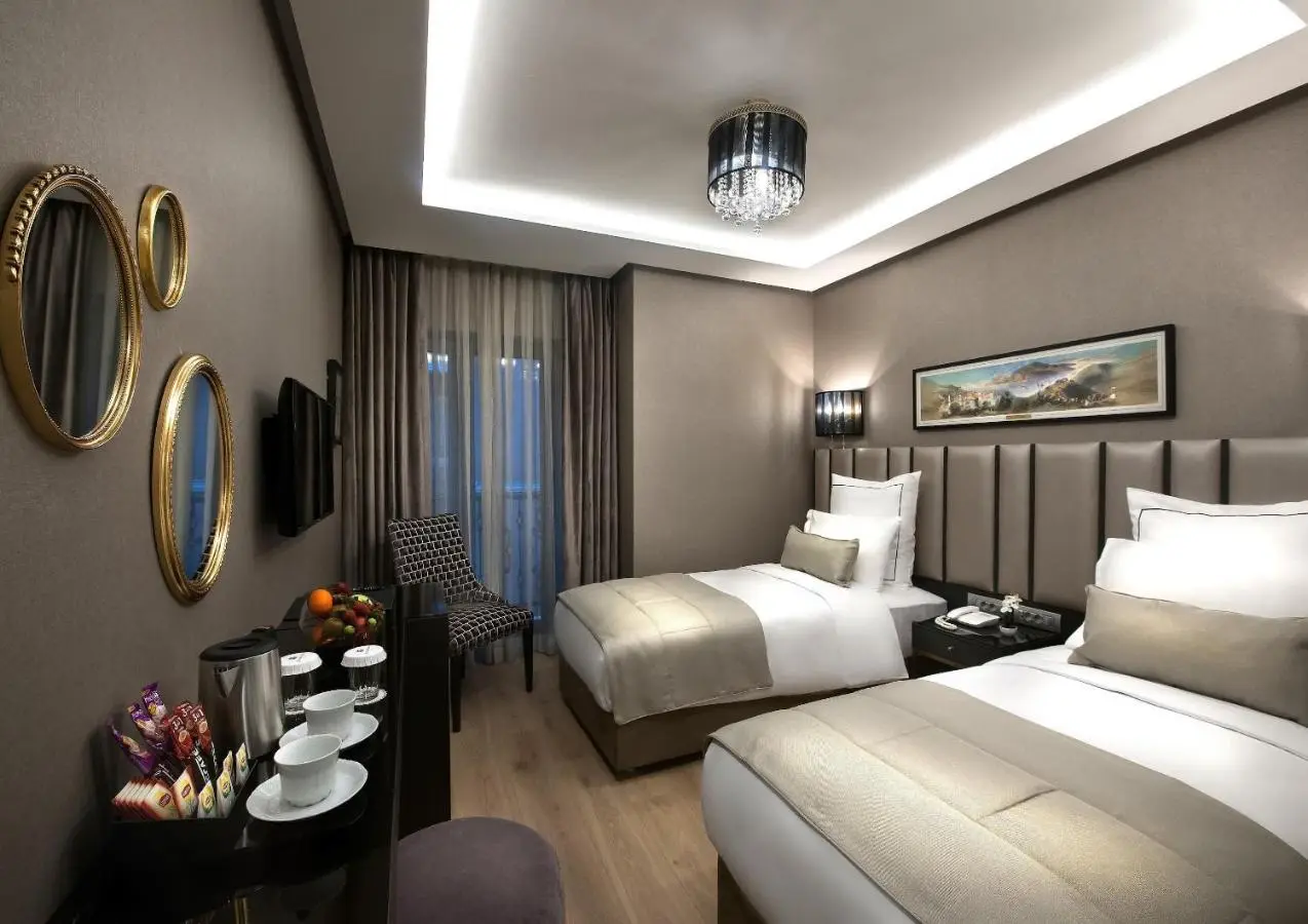Le Petit Palace Hotel - Special Category