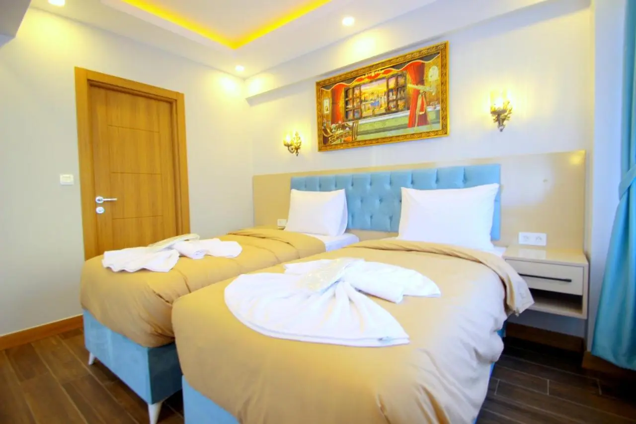 Hira Hotel