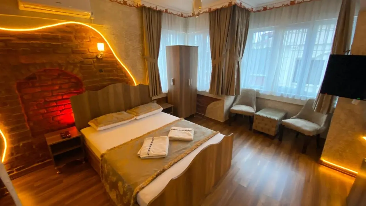 Golden Arrow Hotel