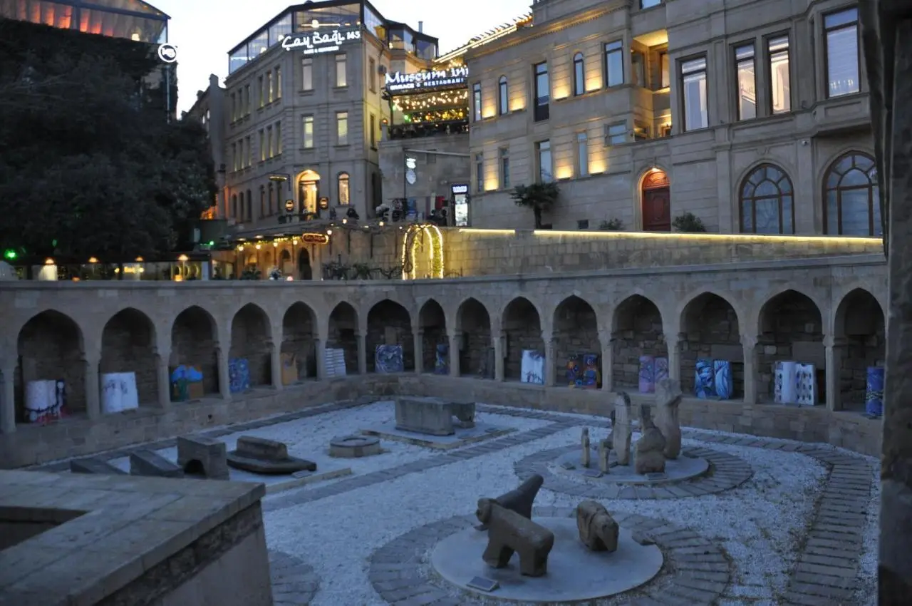 Lion House - Львиный дом - Baku old town