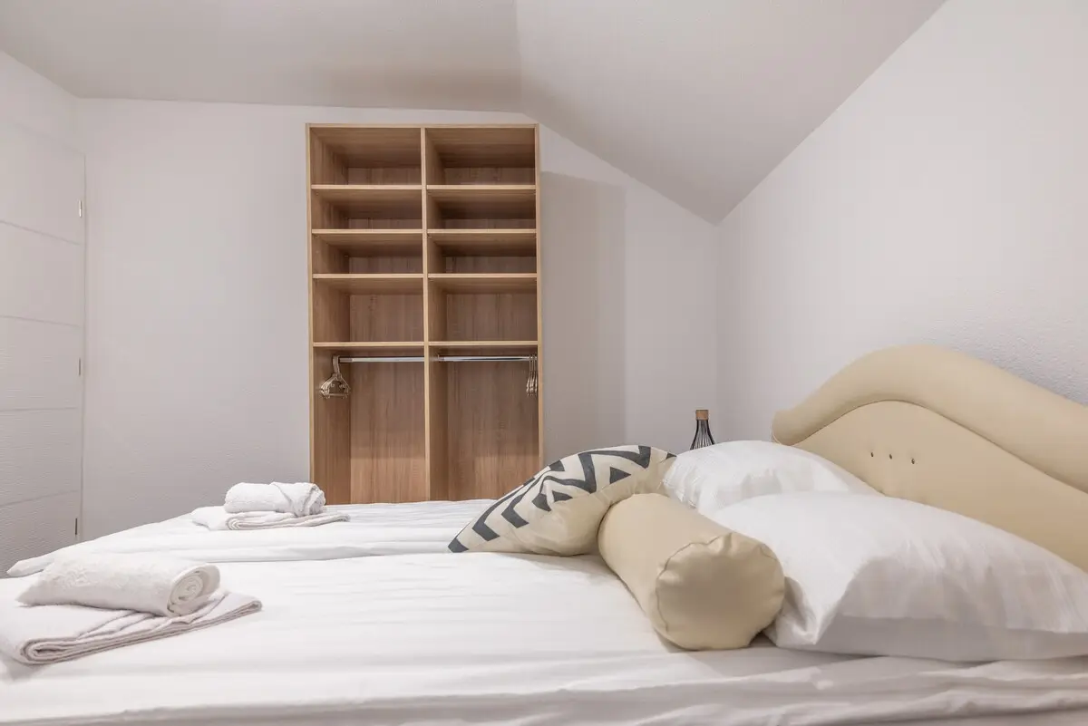Beautiful 2BDR Nest near Una