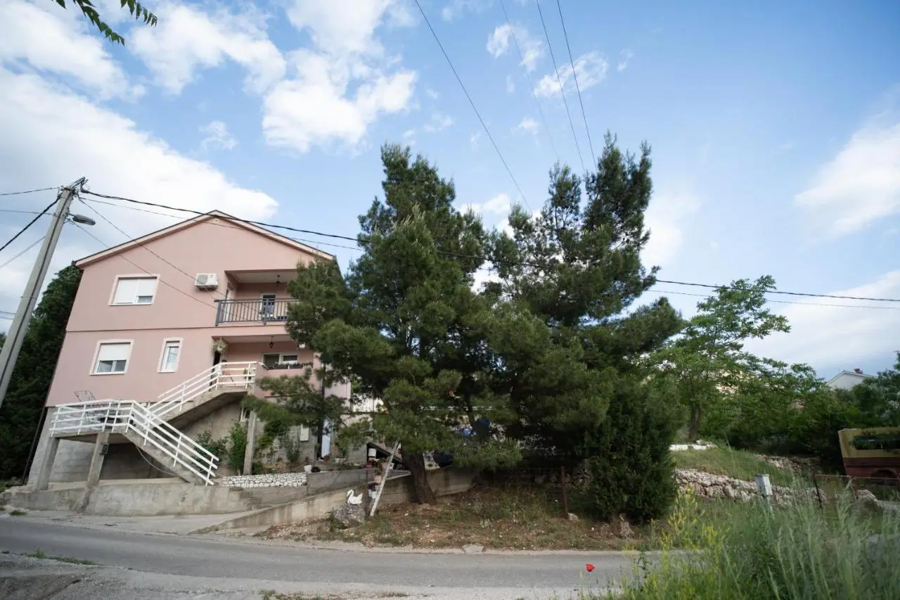 Skywalk House