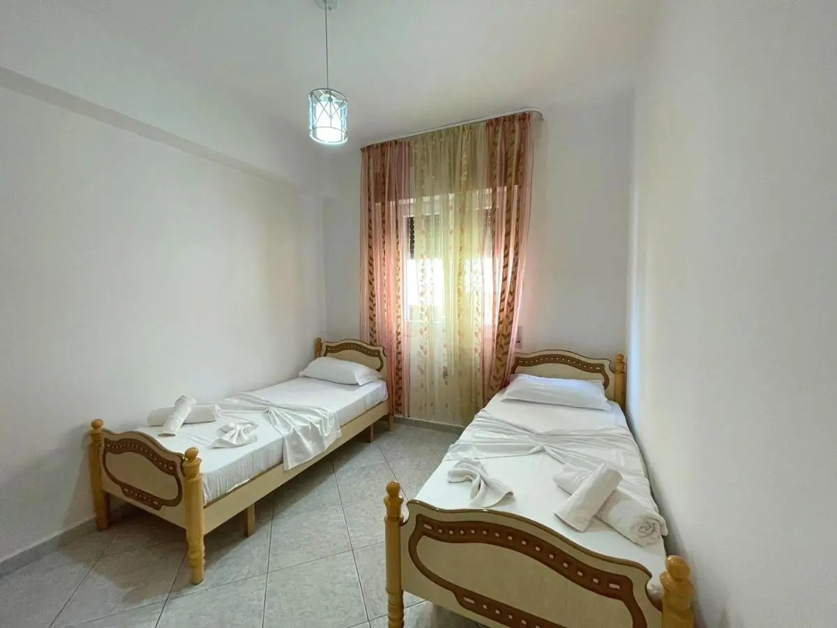 Villa Joli - Spacious Houses with Yard & Parking in Central Vlore