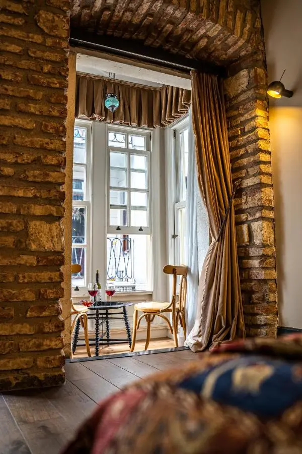 West Pera Hotel