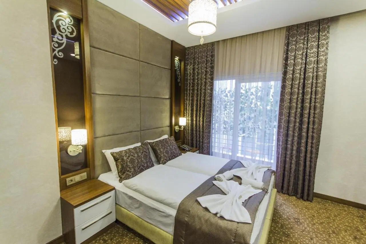 La Pazza Suites