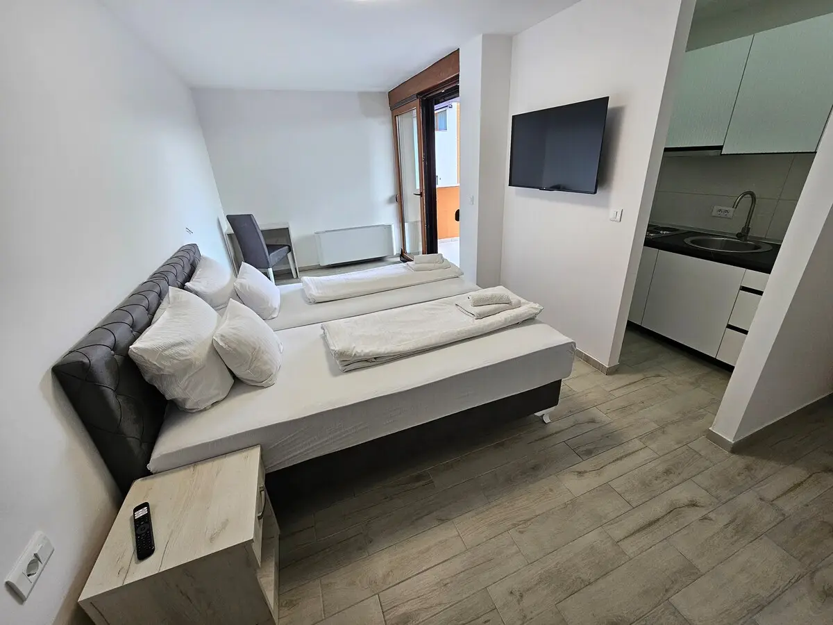 1BDR apartment, shared pool, kitchen, balcony, C23