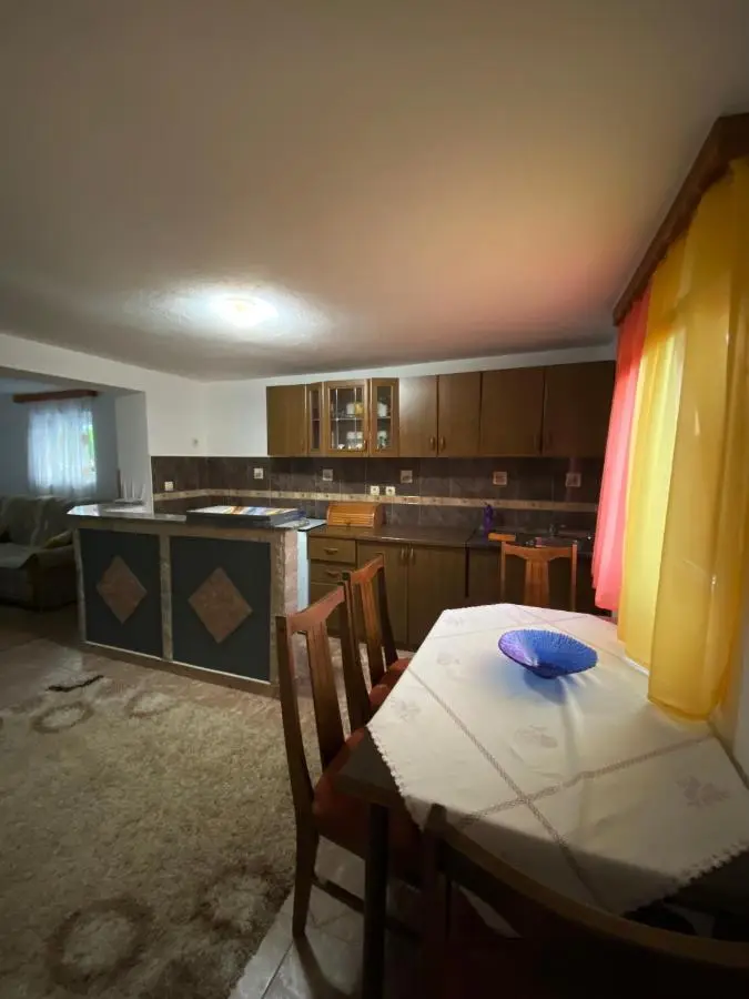 Anes House