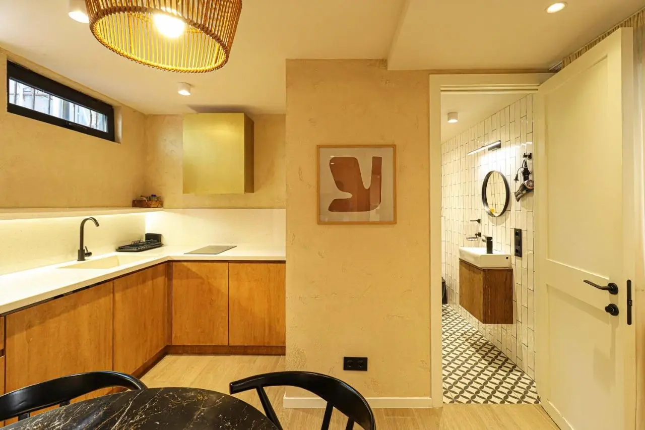 Newly Designed 2BR Apartment In Center-By Wehost