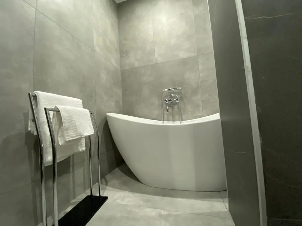 APARTMENT SIXTEEN