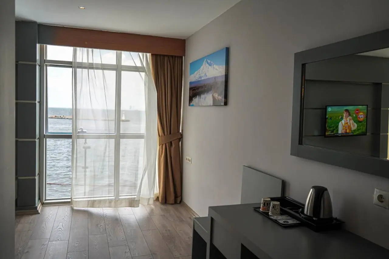 Pasaport Pier Hotel