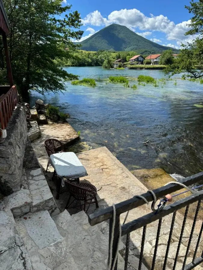 Hotri House On The River Island