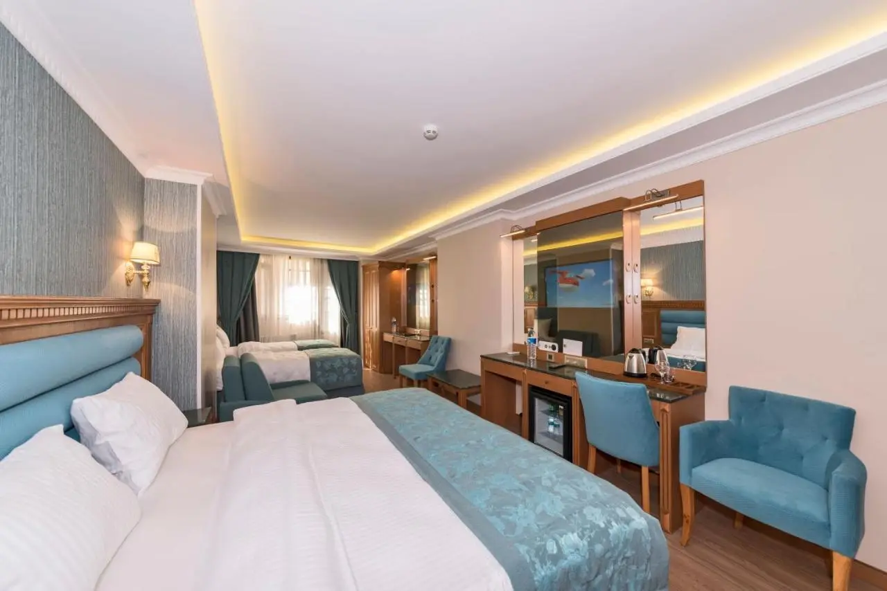 Magnaura House Hotel