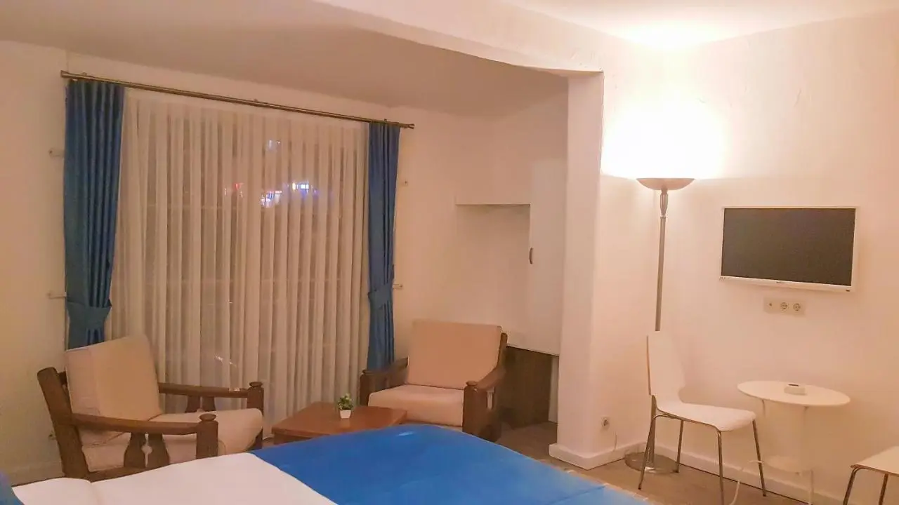 Rebetiko Hotel