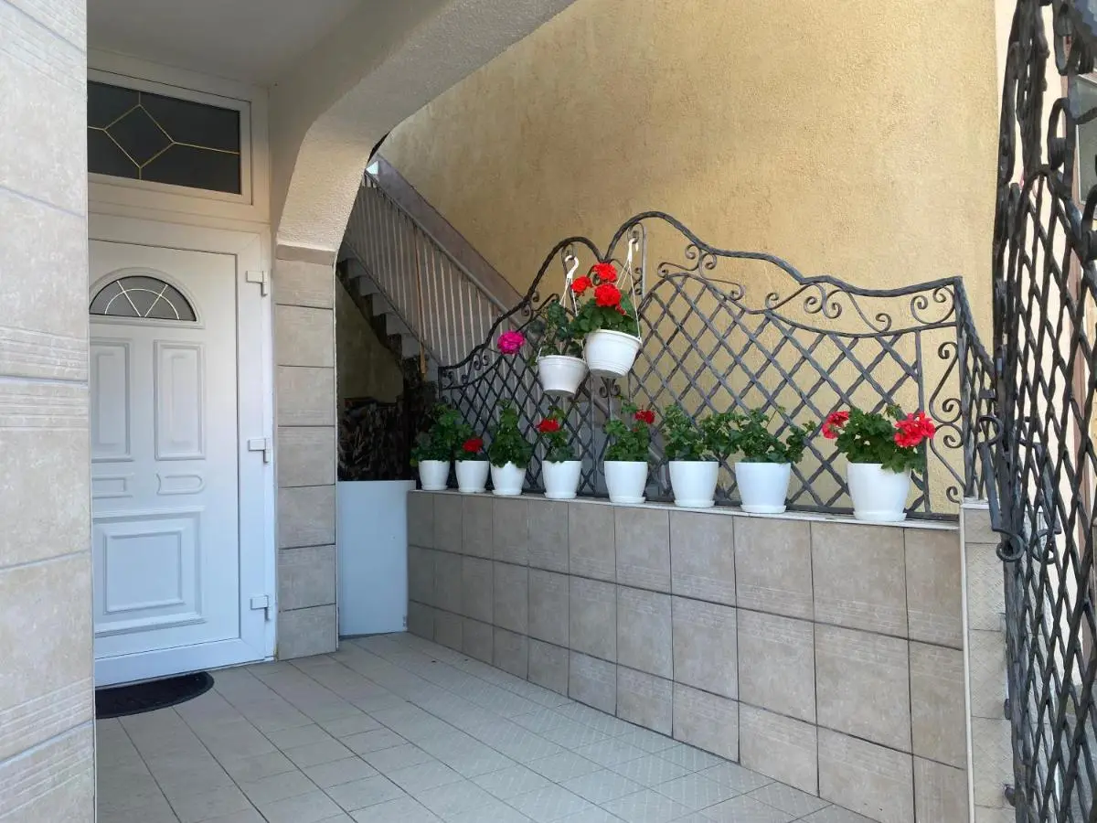 Lav Apartments