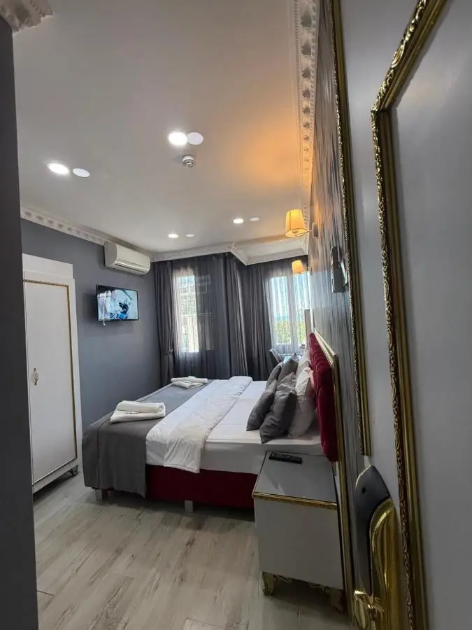 RHYTHM HOTEL
