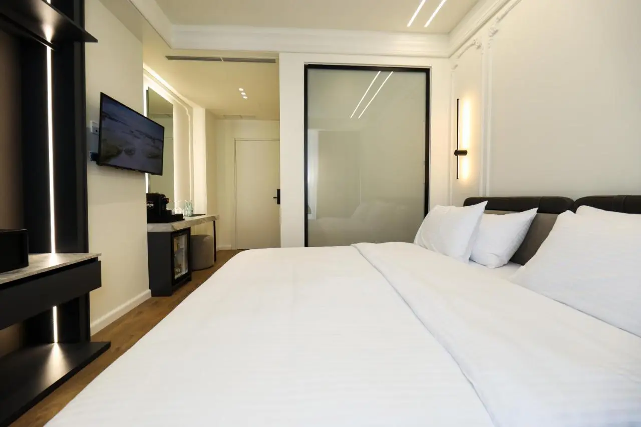 Hotel Adore