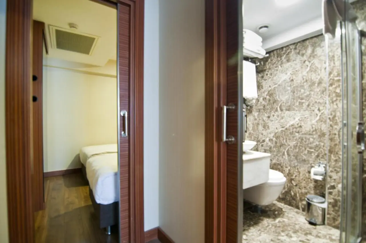 Glorious Hotel