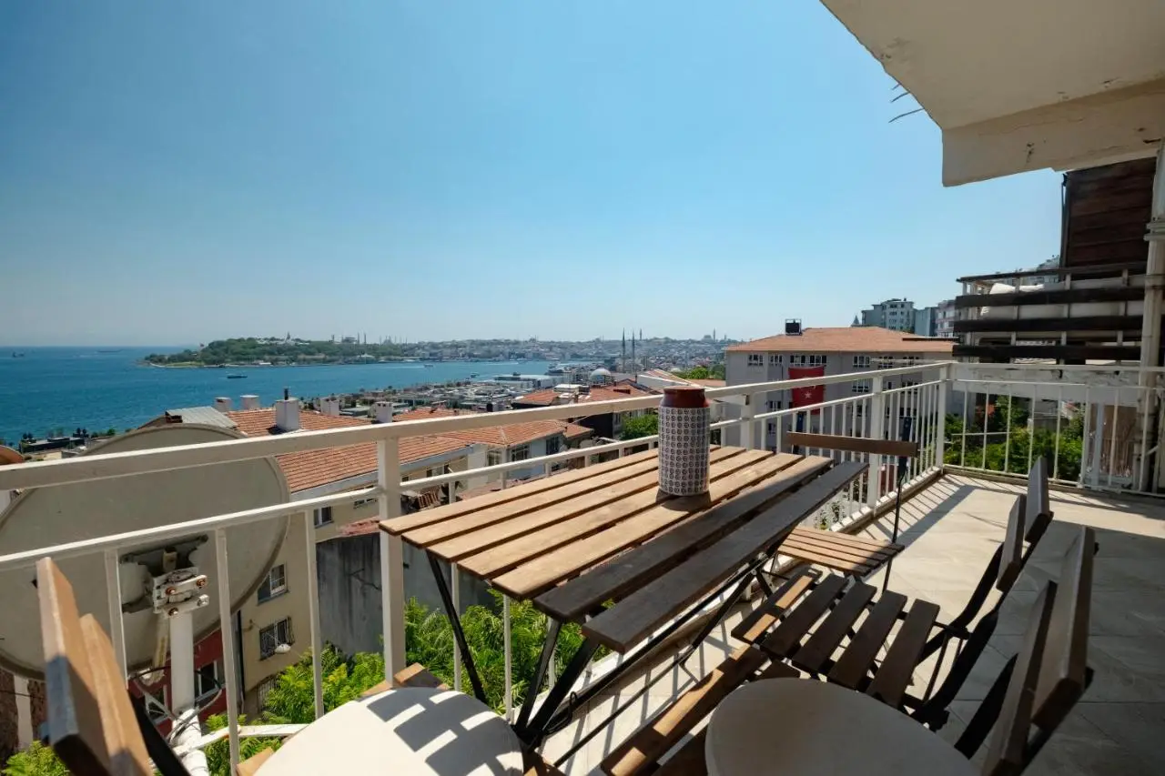 Spacious Sea View Family Suite in Managed Aparthotel with Balcony