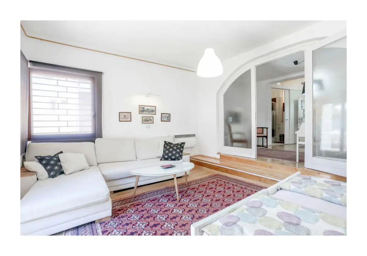 Teatar 4 - Big apartment with terace