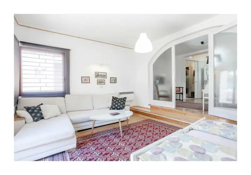 Teatar 4 - Big apartment with terace