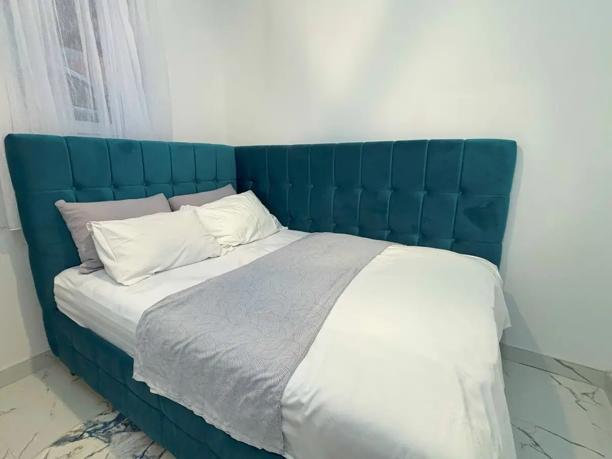 One-Bedroom Apartment with Terrace & Free Parking