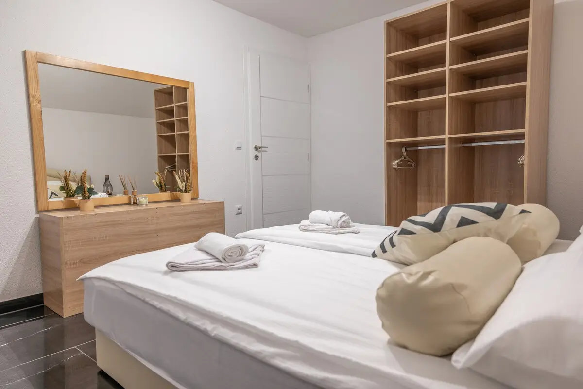 Beautiful 2BDR Nest near Una