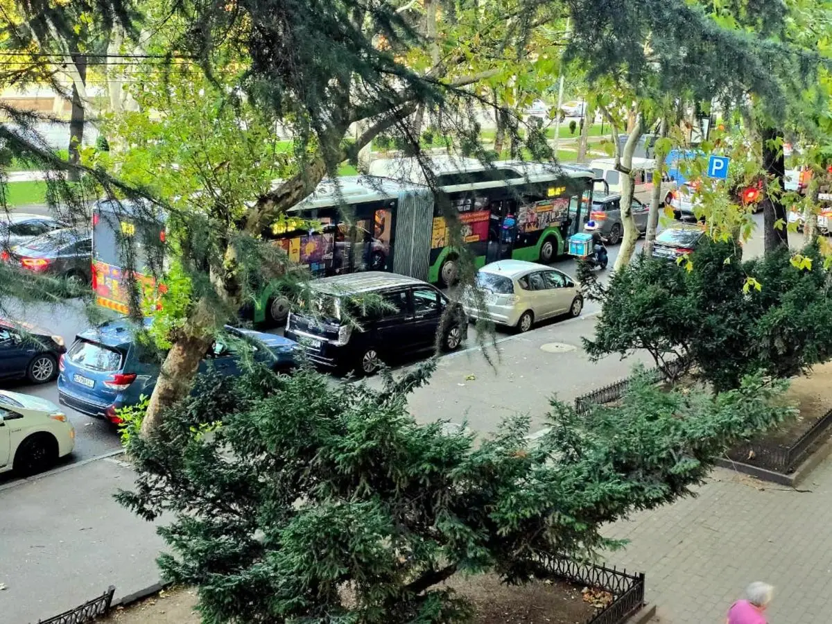 Explore Old Tbilisi, 3BR Apartment for 5, Walk to All