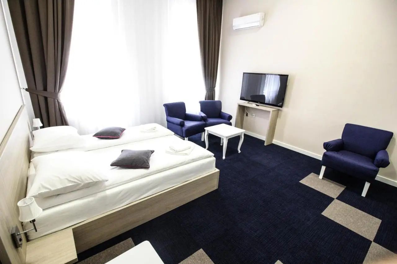 Hotel Story