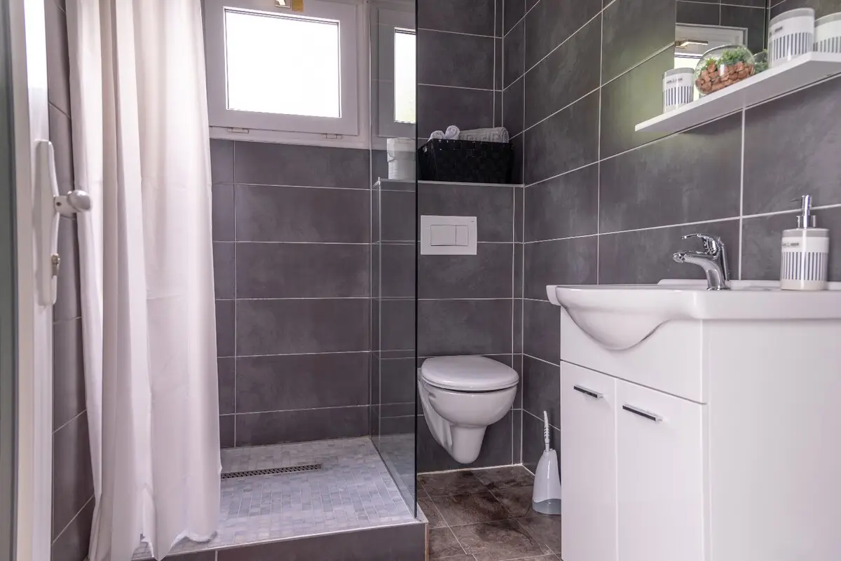 1BDR Unit near Una - Free P
