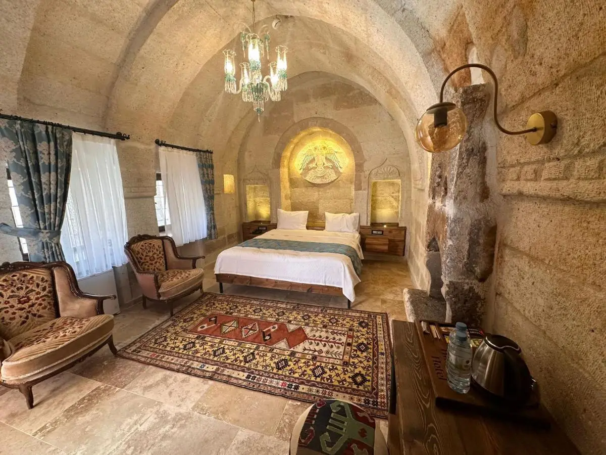 Hira Cave Hotel