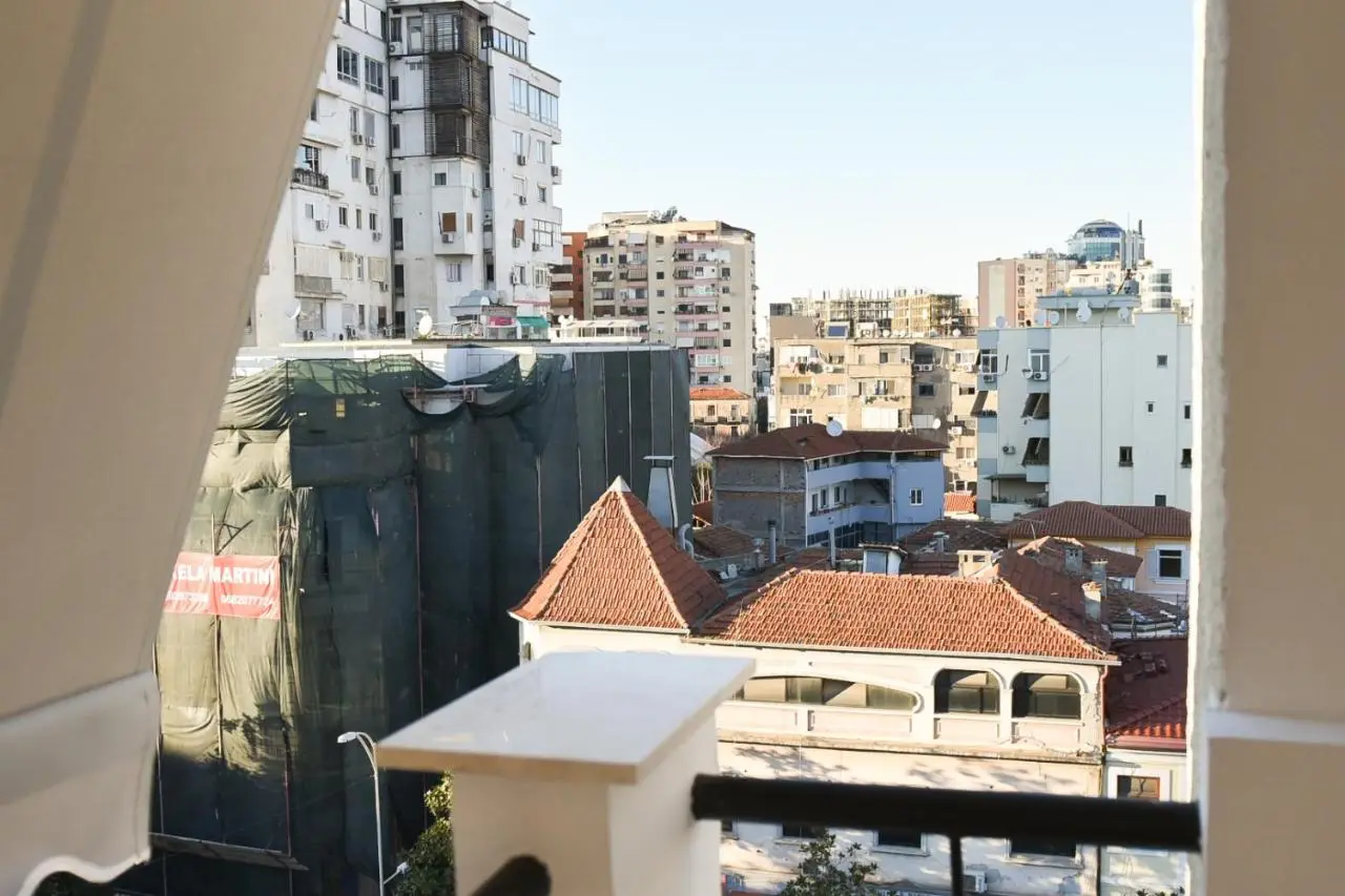 Matisse No3 - One Bedroom Apartment With Balcony