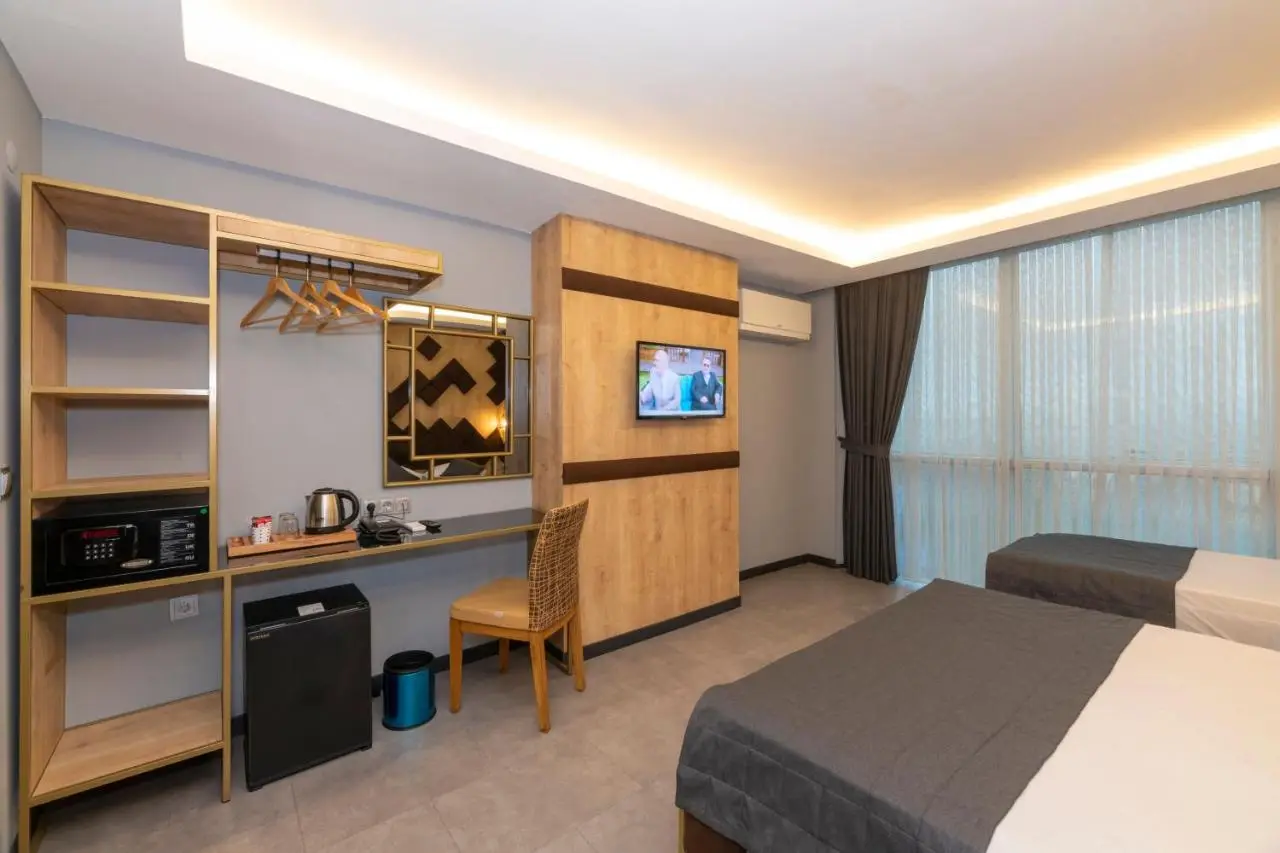 Fly And Stay Airport Hotel