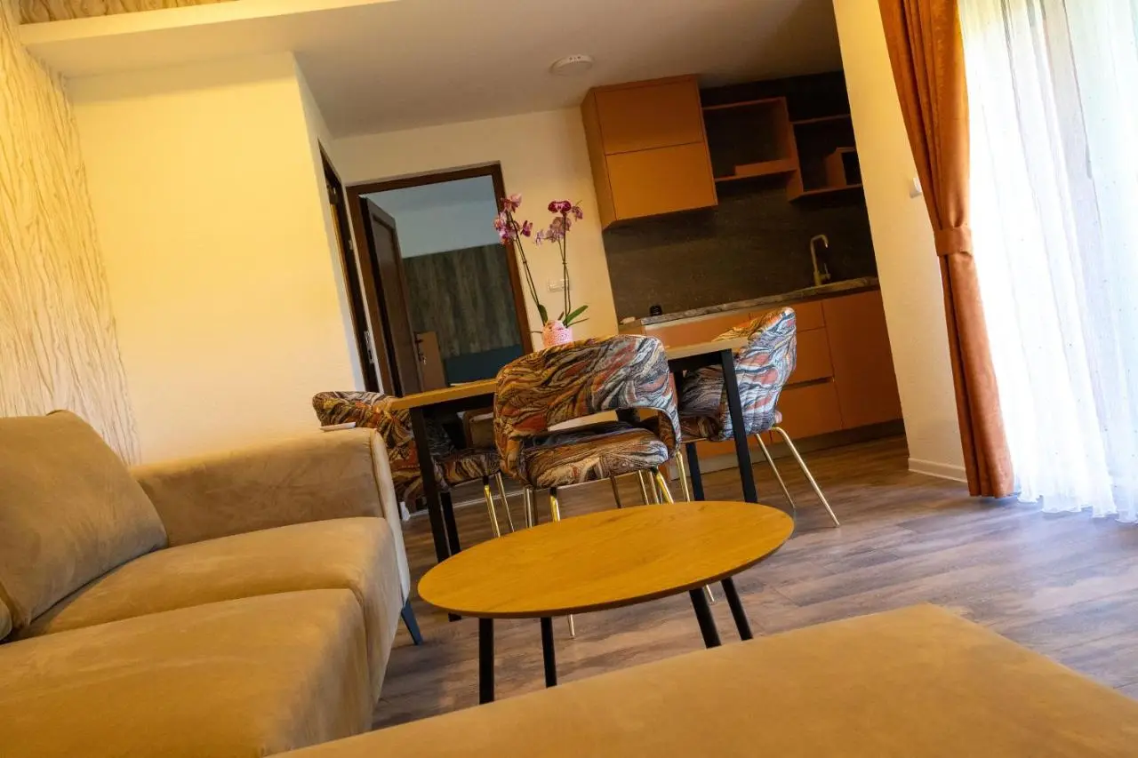 Apartments and Rooms Villa Majestic