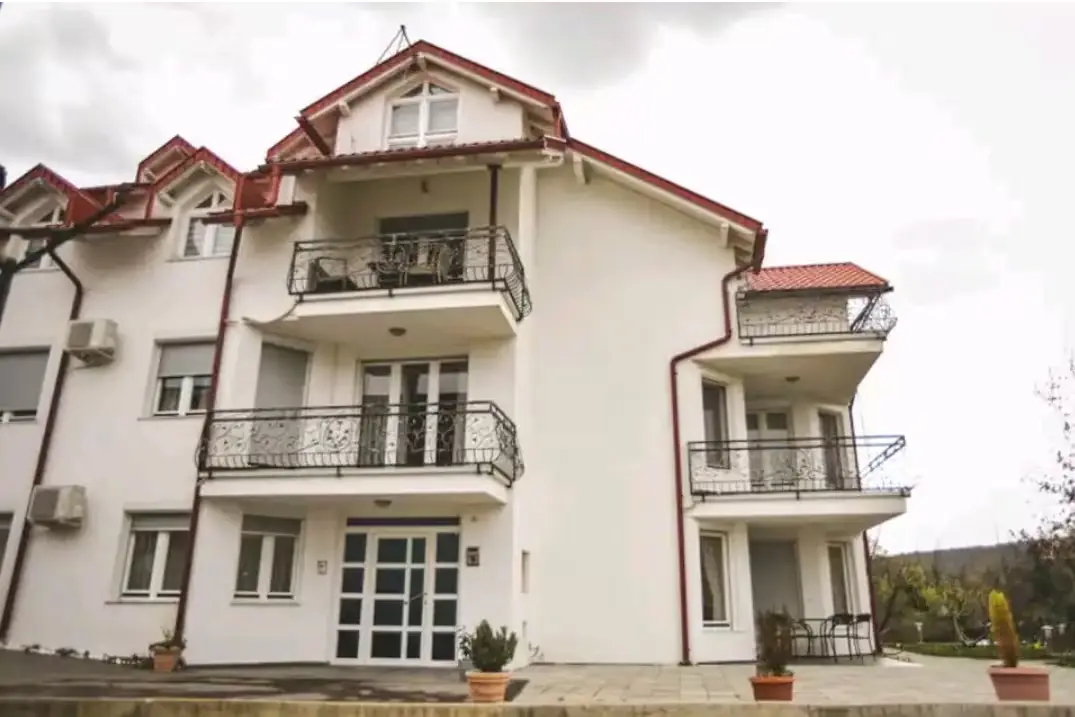 Go2Bihac Villa, 8 bedrooms, 7 bath, 10 aircon.