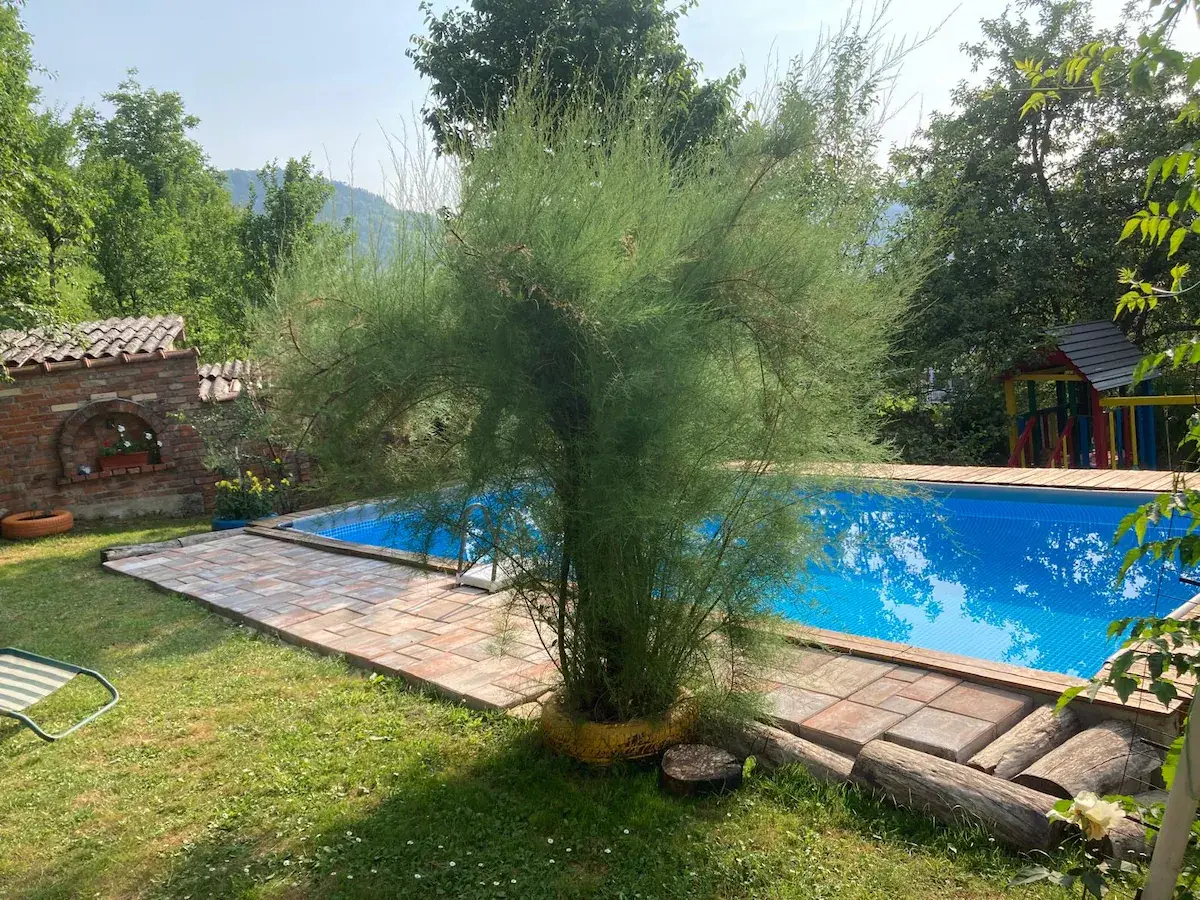 1-min to Bus /  House with Big Garden and BBQ