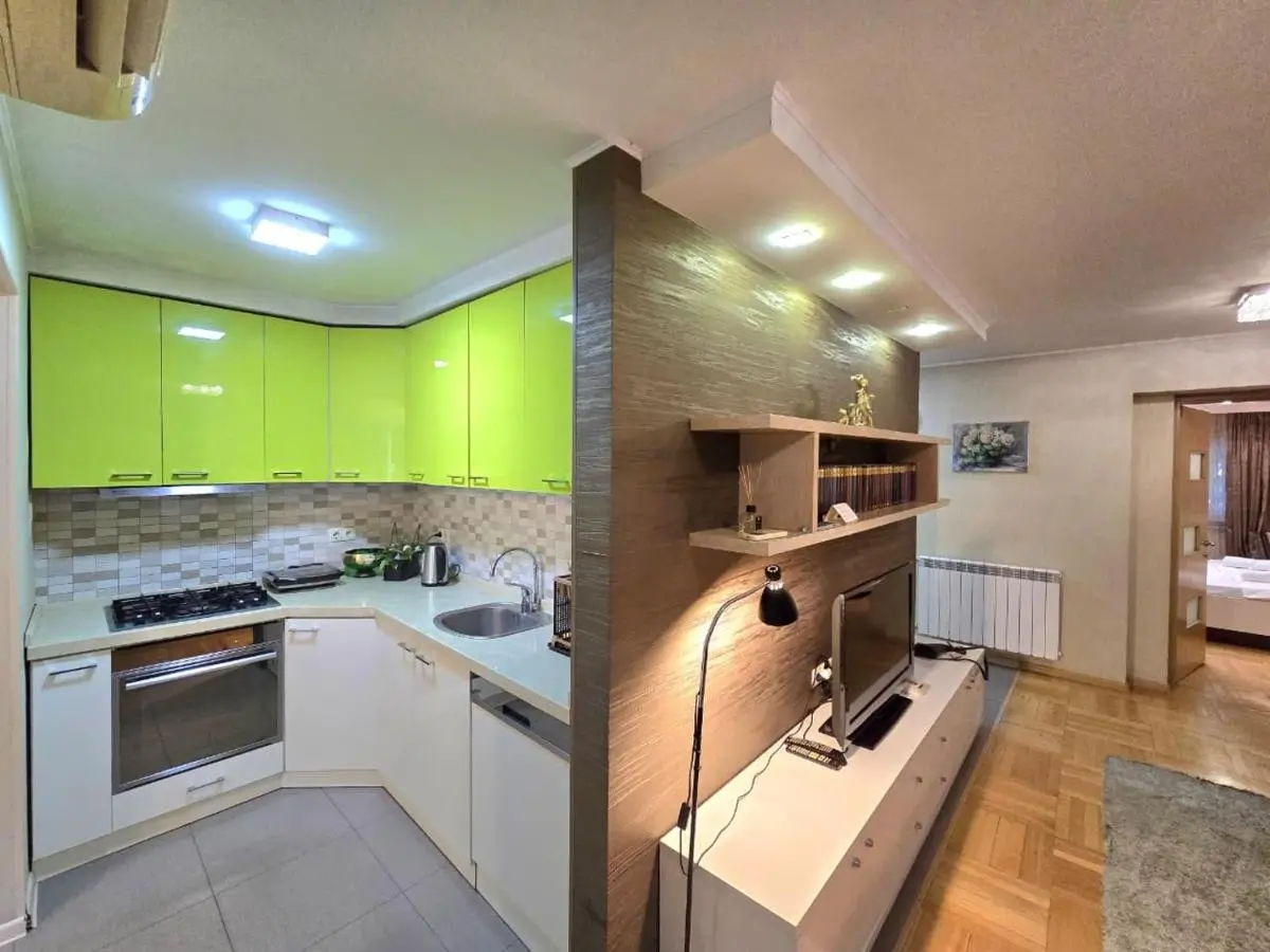 Explore Old Tbilisi, 3BR Apartment for 5, Walk to All