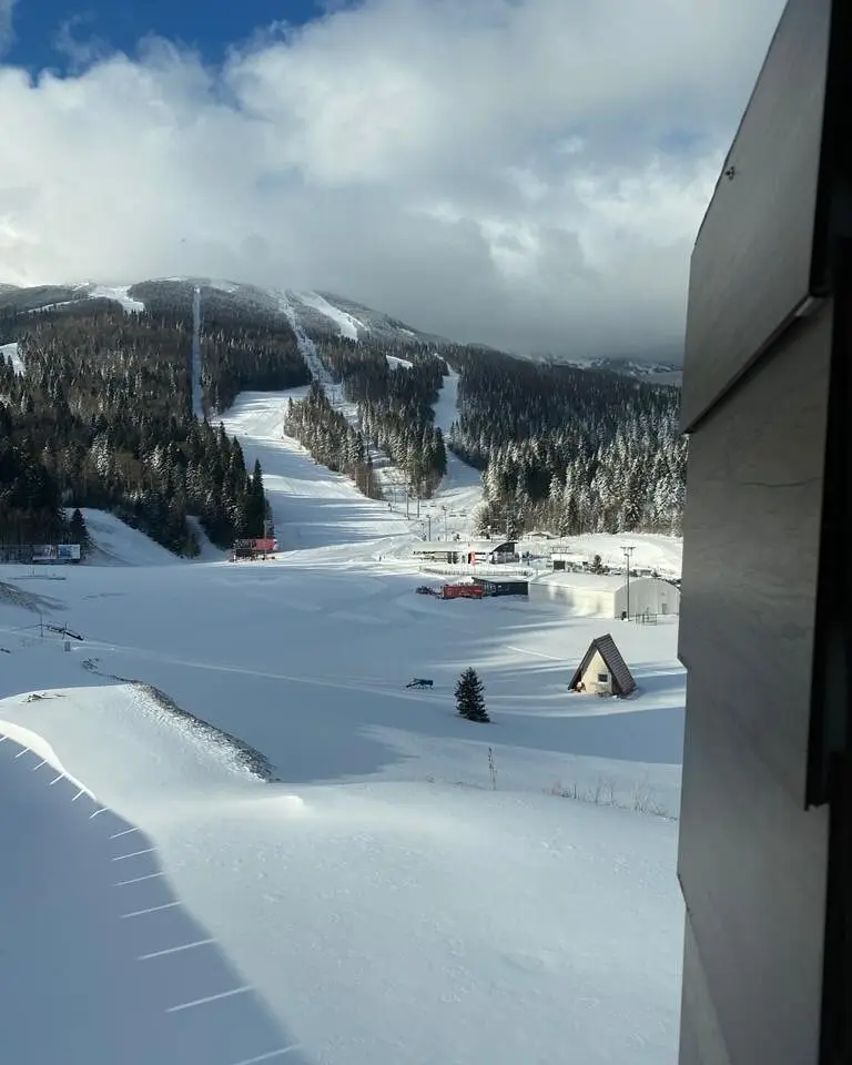 Accommodation with a view of the trail