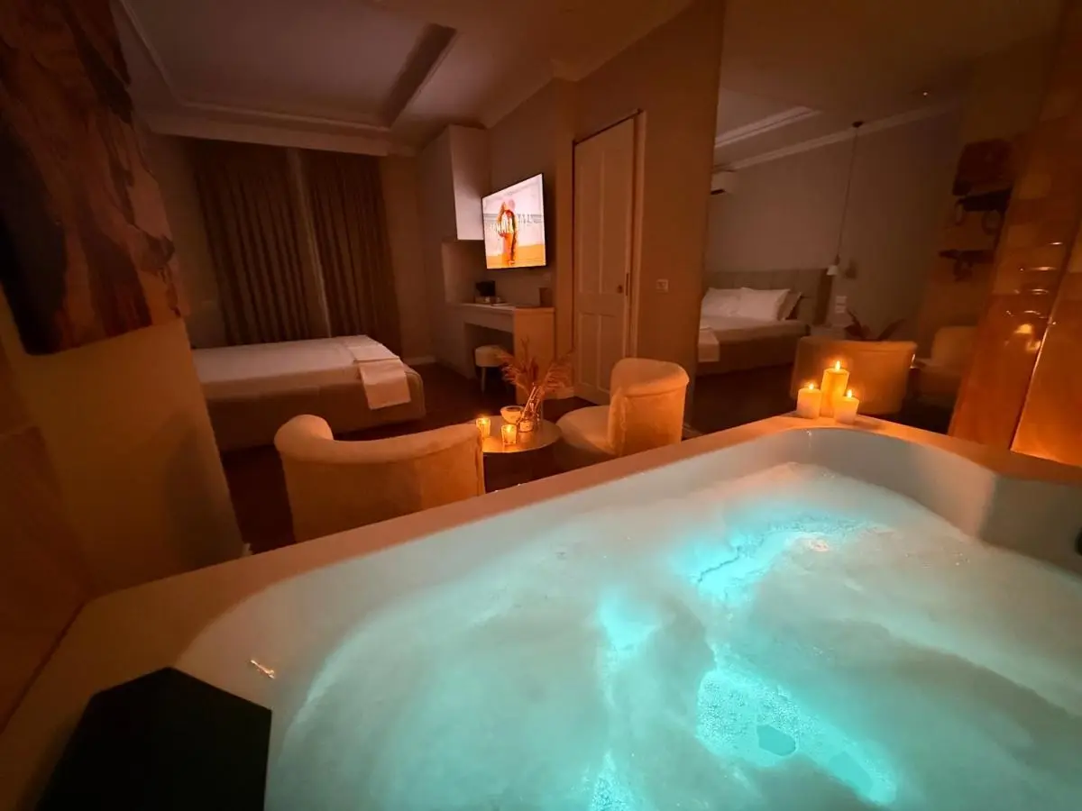 Lunarist Luxury Private Jacuzzi Suites Tirana