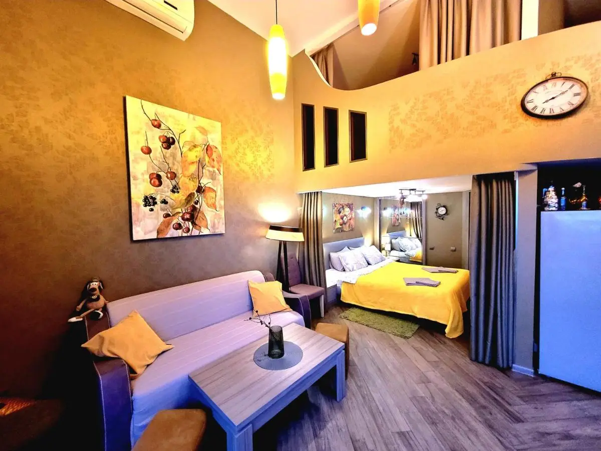 2 levels penthouse with a SUNSET SEA VIEW! Balcony and window 8x4m!