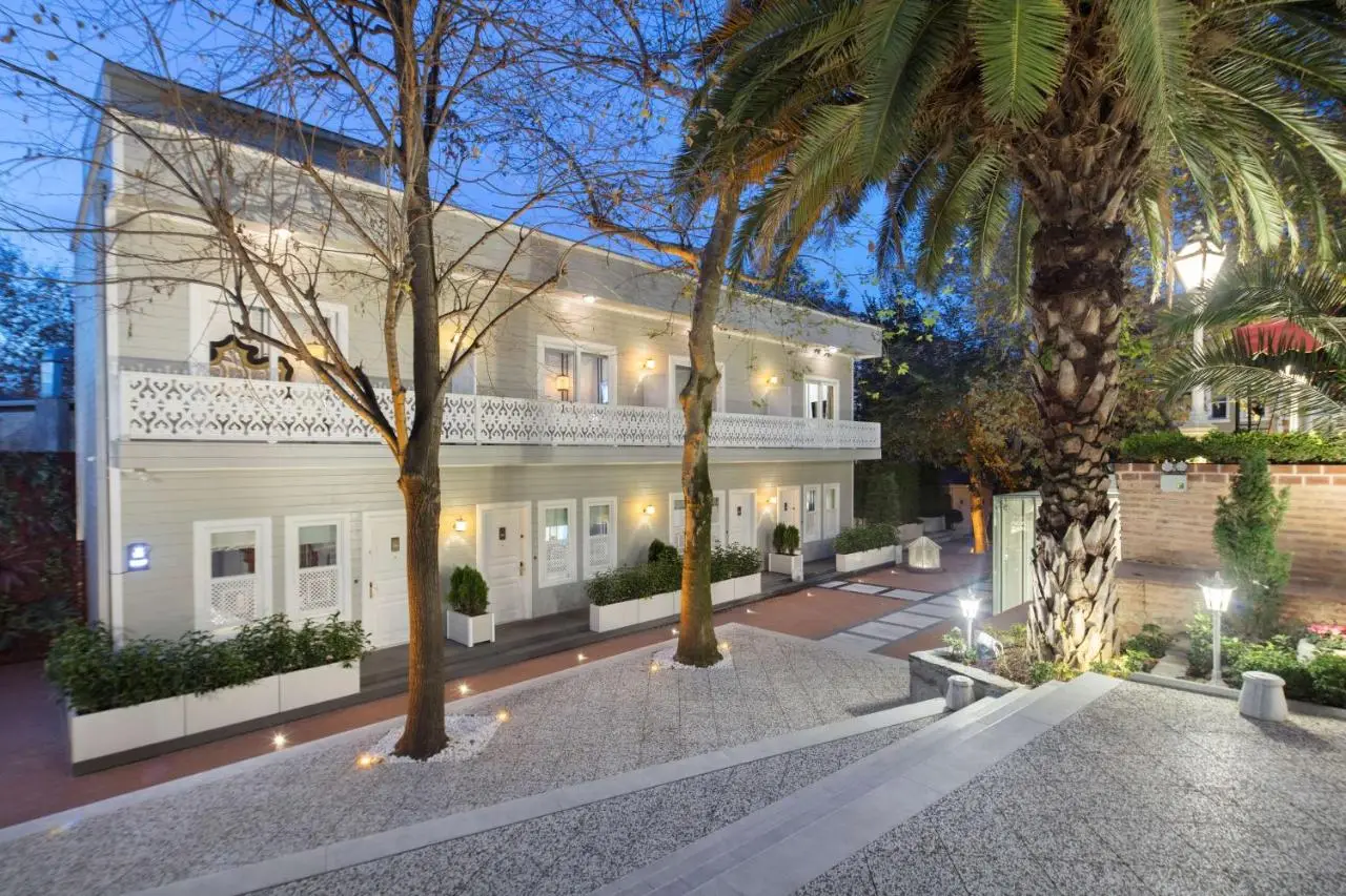 Hagia Sofia Mansions Istanbul, Curio Collection by Hilton
