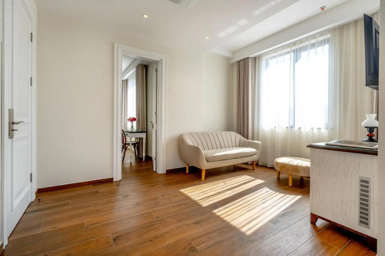 Iris Hotel