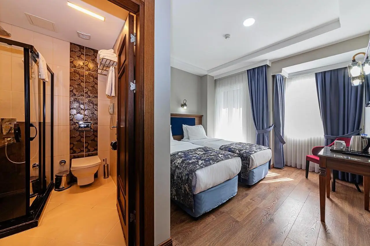Aristocrat Hotel