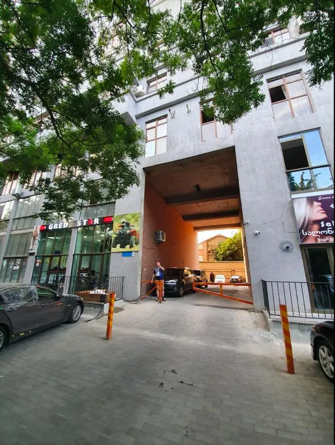 5 Rooms near 300 Aragveli metro station