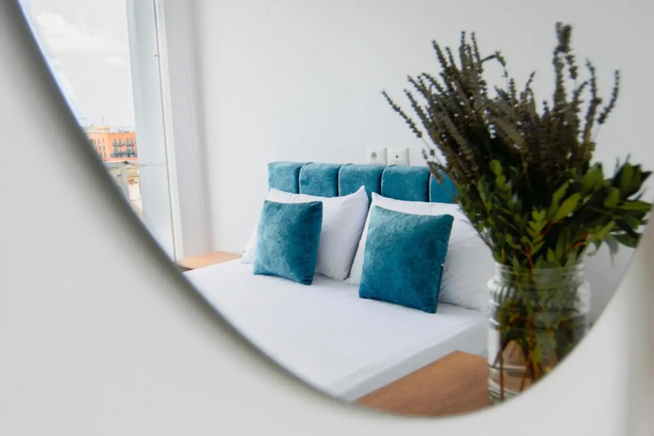 Urban Serenity City Skyline View Apartment 1